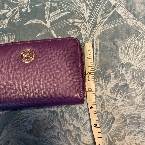 Tory Burch Robinson Zip around Wristlet